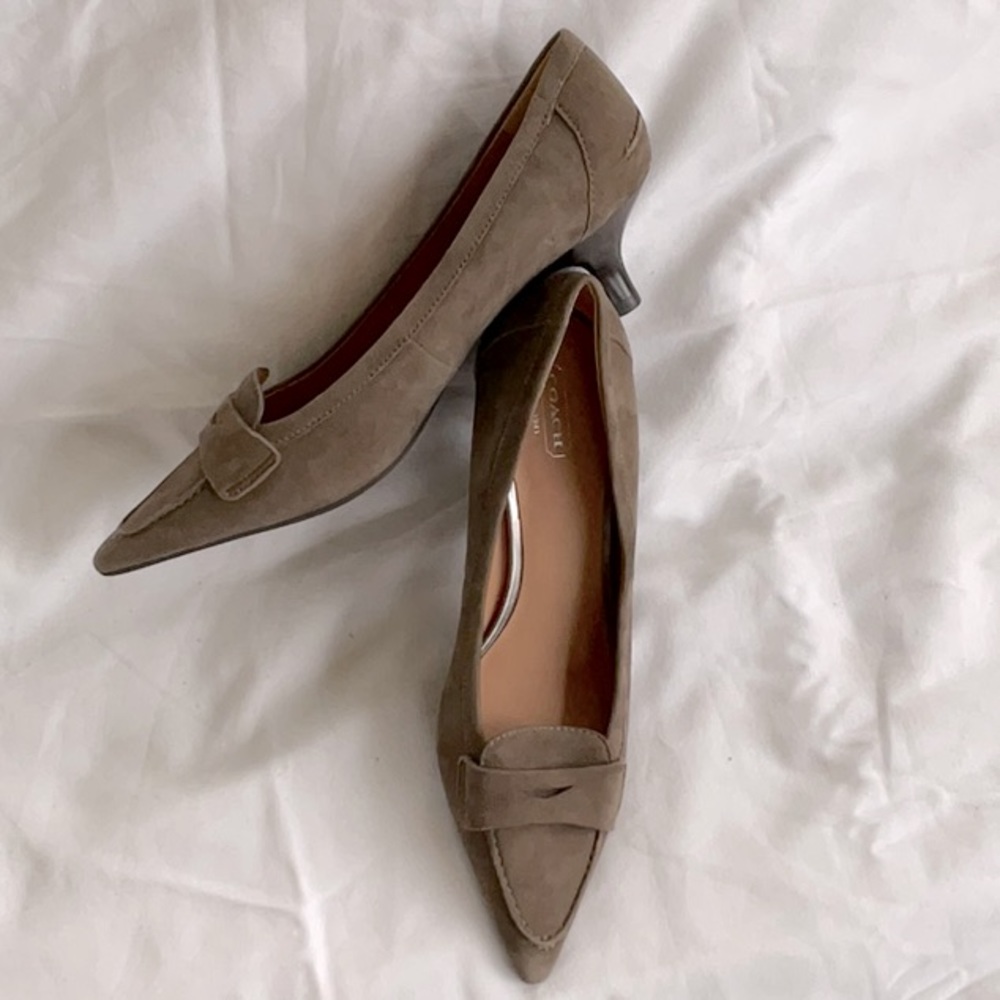 COACH Winnie Kitten Heel Suede Pumps. Size 10